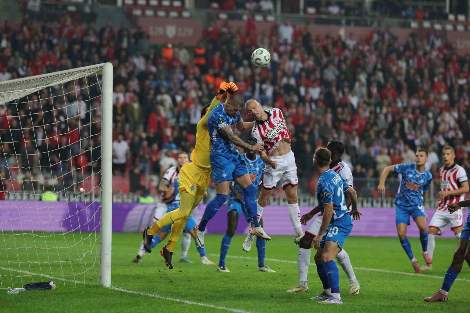 uefa konferans ligi samsunspor 2 dinamo kiev 0 ilk yari 6