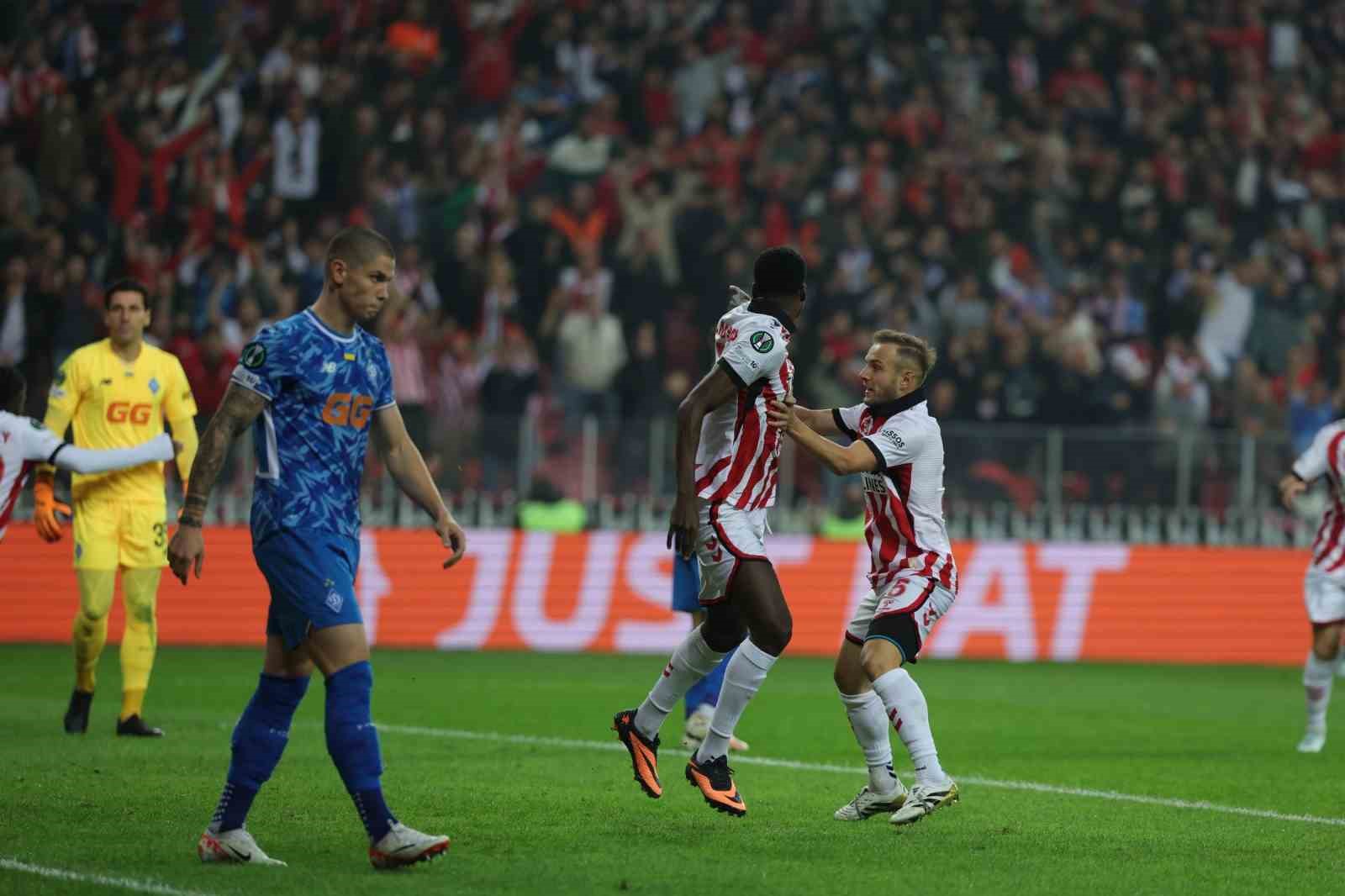 uefa konferans ligi samsunspor 2 dinamo kiev 0 ilk yari 9 9XO5SaLp