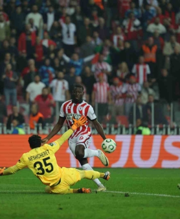 uefa-konferans-ligi-samsunspor-2-dinamo-kiev-0-ilk-yari-YtTzZEMG.jpg