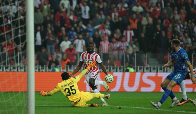 uefa-konferans-ligi-samsunspor-2-dinamo-kiev-0-ilk-yari-YtTzZEMG.jpg