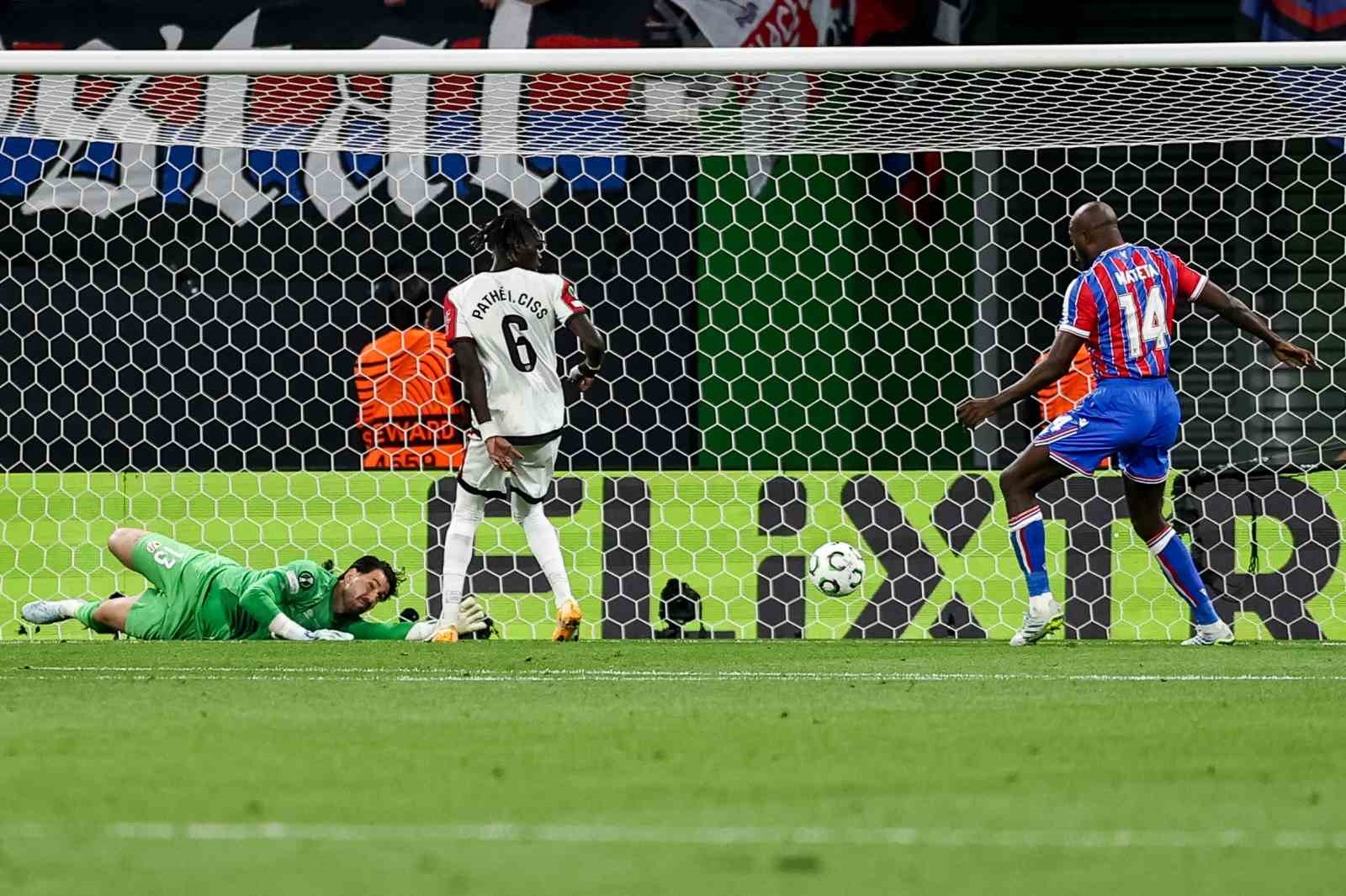 uefa konferans liginde sampiyon crystal palace 6
