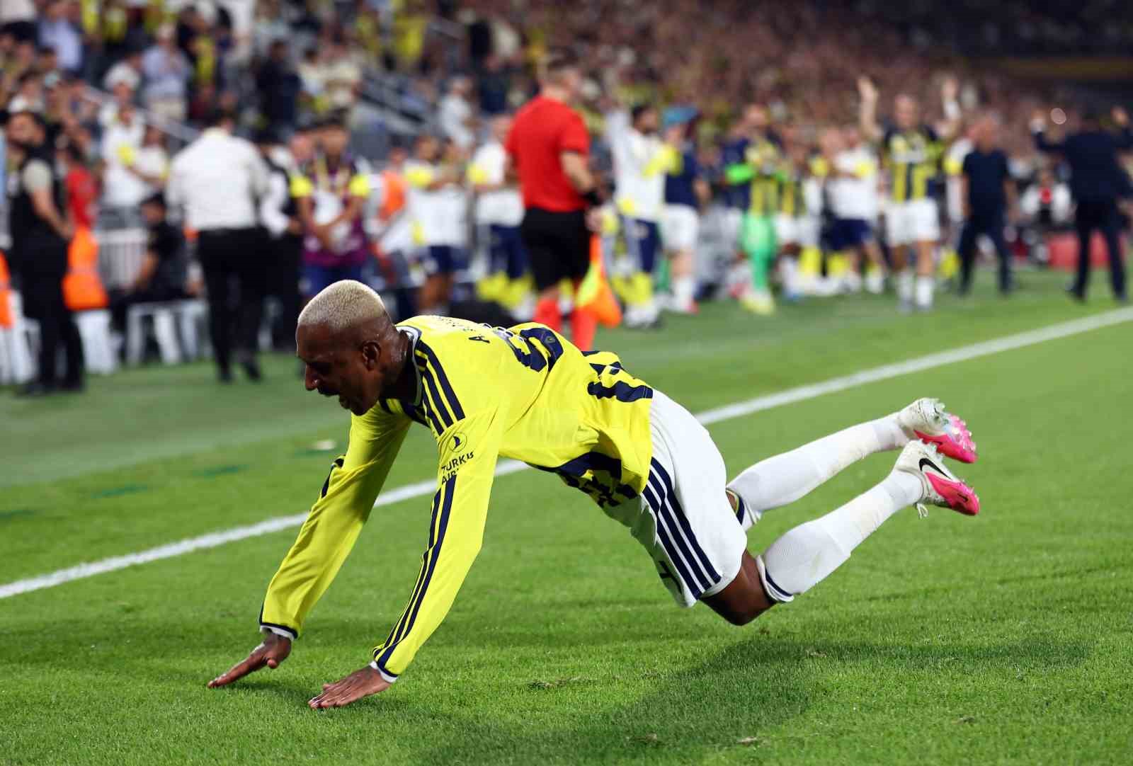 UEFA Şampiyonlar Ligi: Fenerbahçe: 1 - Gornik Zabrze: 0 (İlk yarı) 23 uefa sampiyonlar ligi fenerbahce 1 gornik zabrze 0 ilk yari 19 g7LXiri1