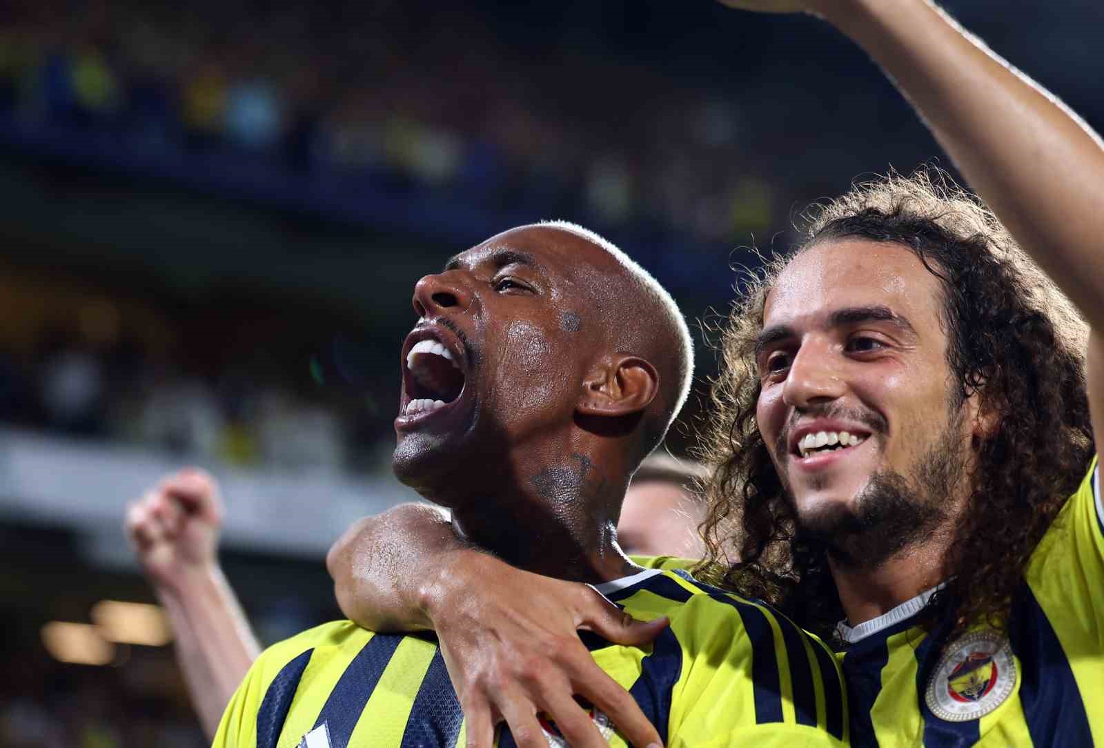 UEFA Şampiyonlar Ligi: Fenerbahçe: 1 - Gornik Zabrze: 0 (İlk yarı) 26 uefa sampiyonlar ligi fenerbahce 1 gornik zabrze 0 ilk yari 22 94RFyv7g