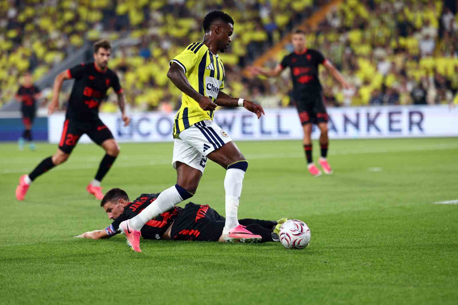 UEFA Şampiyonlar Ligi: Fenerbahçe: 1 - Gornik Zabrze: 0 (İlk yarı) 8 uefa sampiyonlar ligi fenerbahce 1 gornik zabrze 0 ilk yari 4 tSbJPrMw