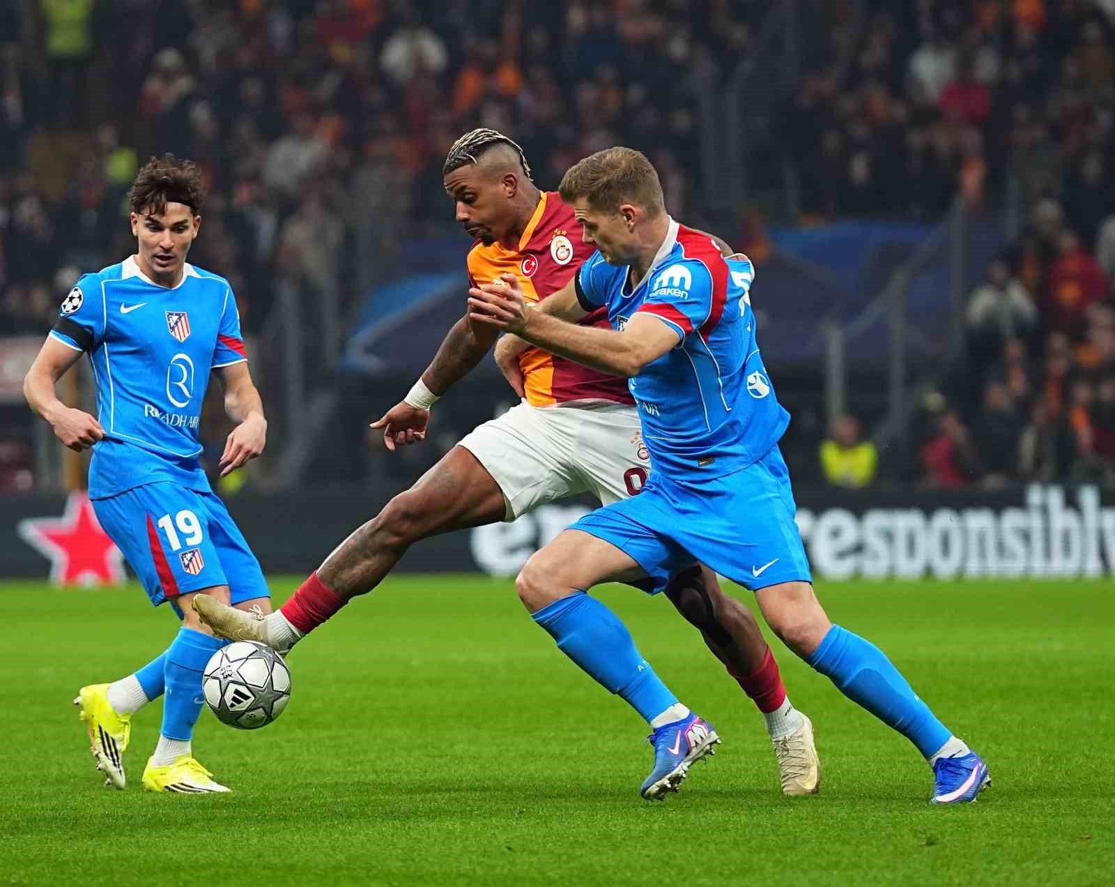 uefa sampiyonlar ligi galatasaray 0 atletico madrid 1 mac devam ediyor 31