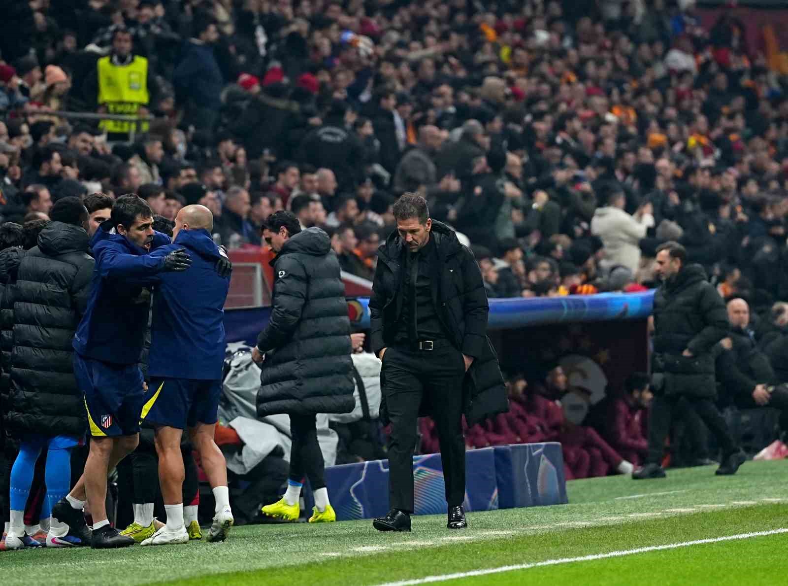 uefa sampiyonlar ligi galatasaray 0 atletico madrid 1 mac devam ediyor 34 yIQGgtwU
