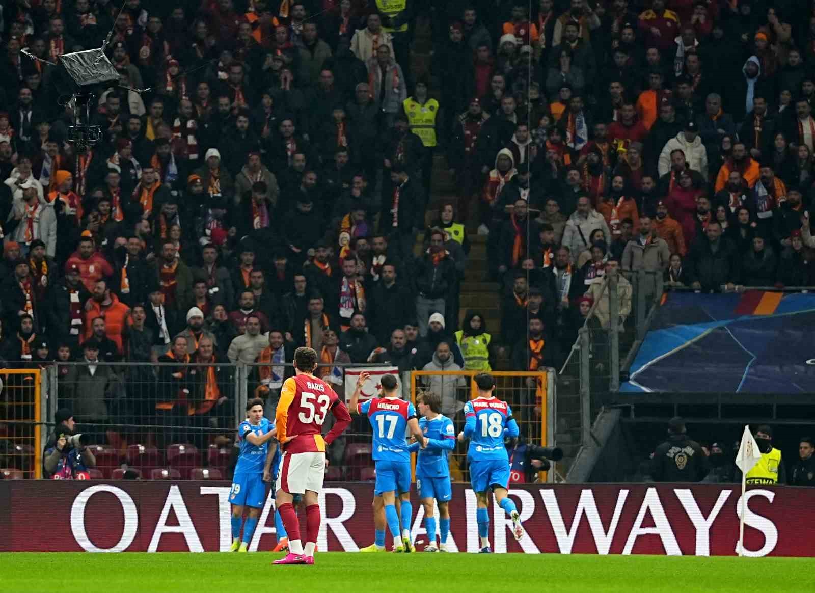 uefa sampiyonlar ligi galatasaray 0 atletico madrid 1 mac devam ediyor 35