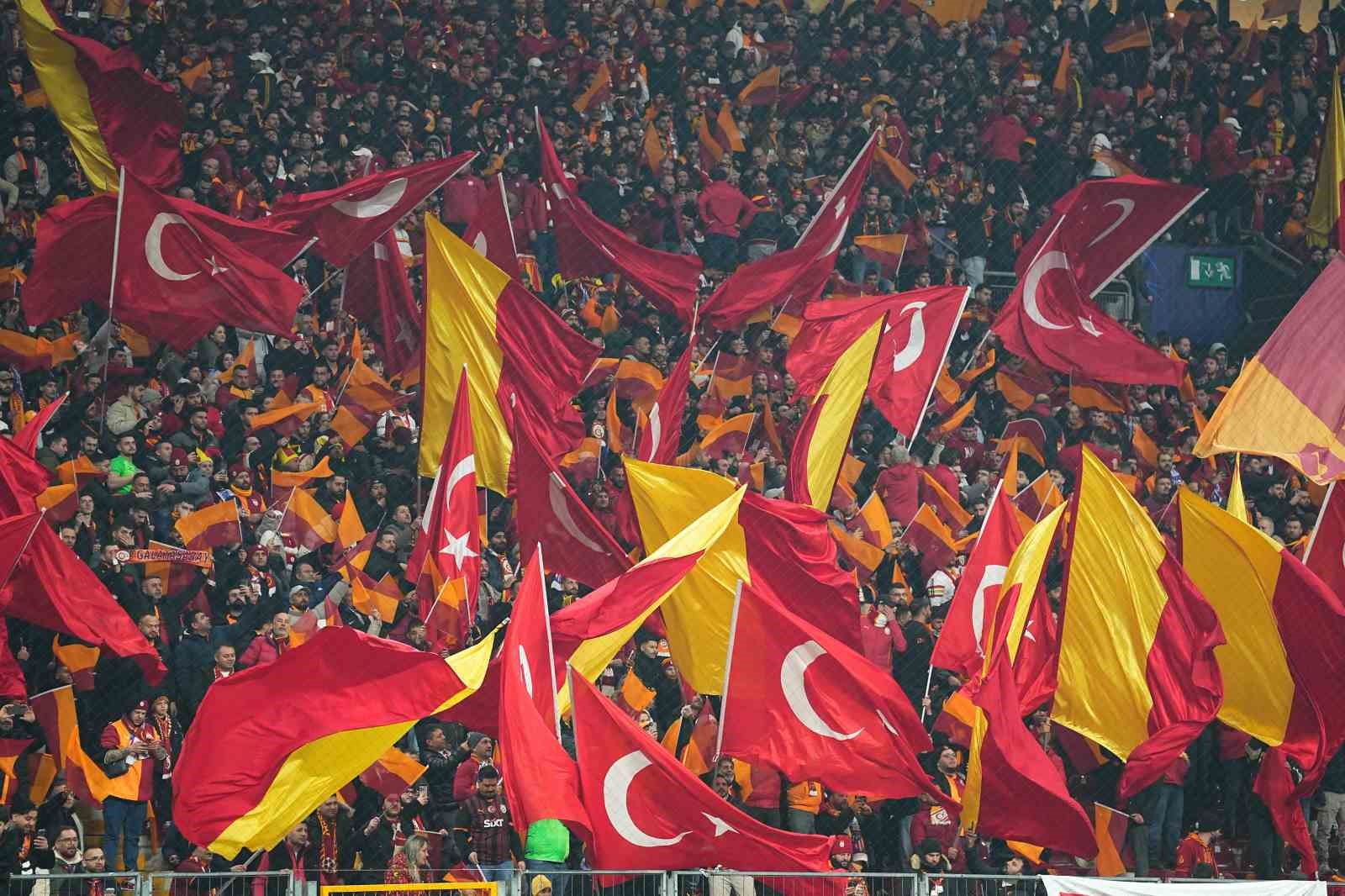 uefa sampiyonlar ligi galatasaray 0 atletico madrid 1 mac devam ediyor 7 KQS7GyBQ
