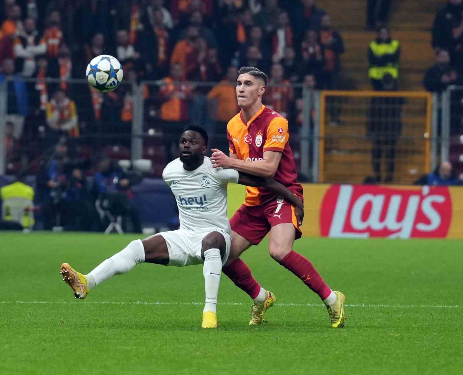 uefa sampiyonlar ligi galatasaray 0 union saint gilloise 0 mac devam ediyor 11 Rnfz7nNE