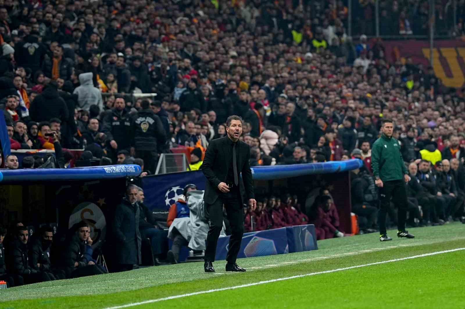 uefa sampiyonlar ligi galatasaray 1 atletico madrid 1 ilk yari 15 cyRParEZ