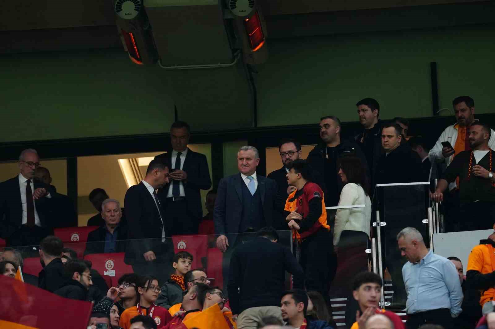 uefa sampiyonlar ligi galatasaray 1 juventus 0 mac devam ediyor 8