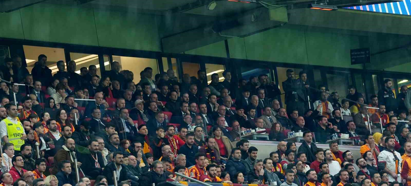 uefa sampiyonlar ligi galatasaray 1 juventus 2 ilk yari 15 LMIzQs3M