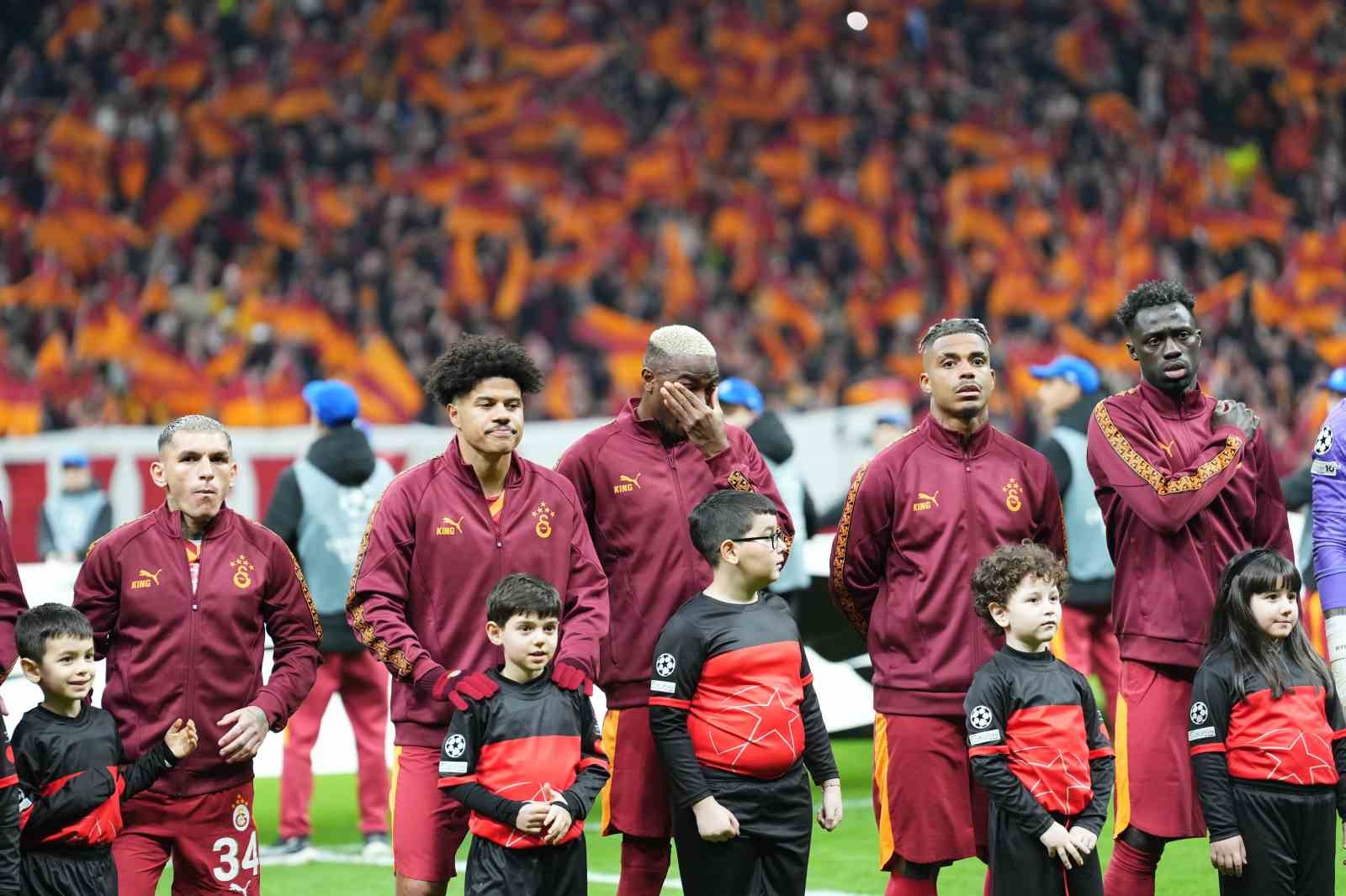 uefa sampiyonlar ligi galatasaray 1 liverpool 0 mac devam ediyor 21 ulVnZKOF