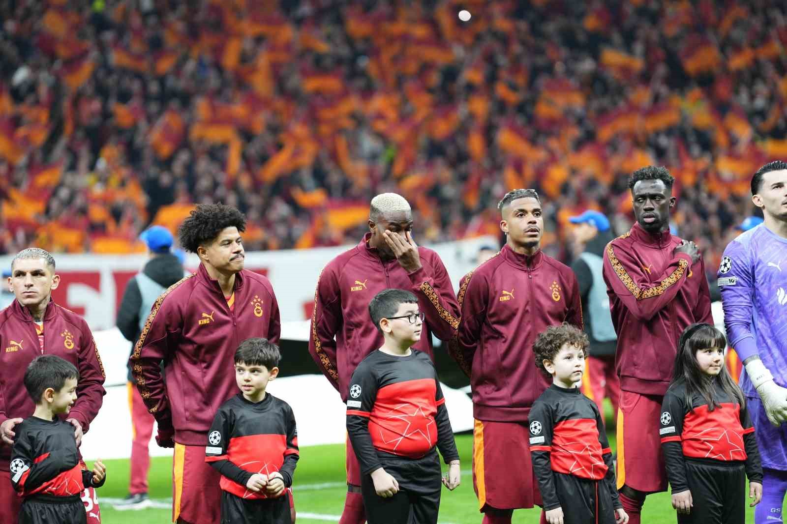 uefa sampiyonlar ligi galatasaray 1 liverpool 0 mac devam ediyor 22 Siw7iUF5