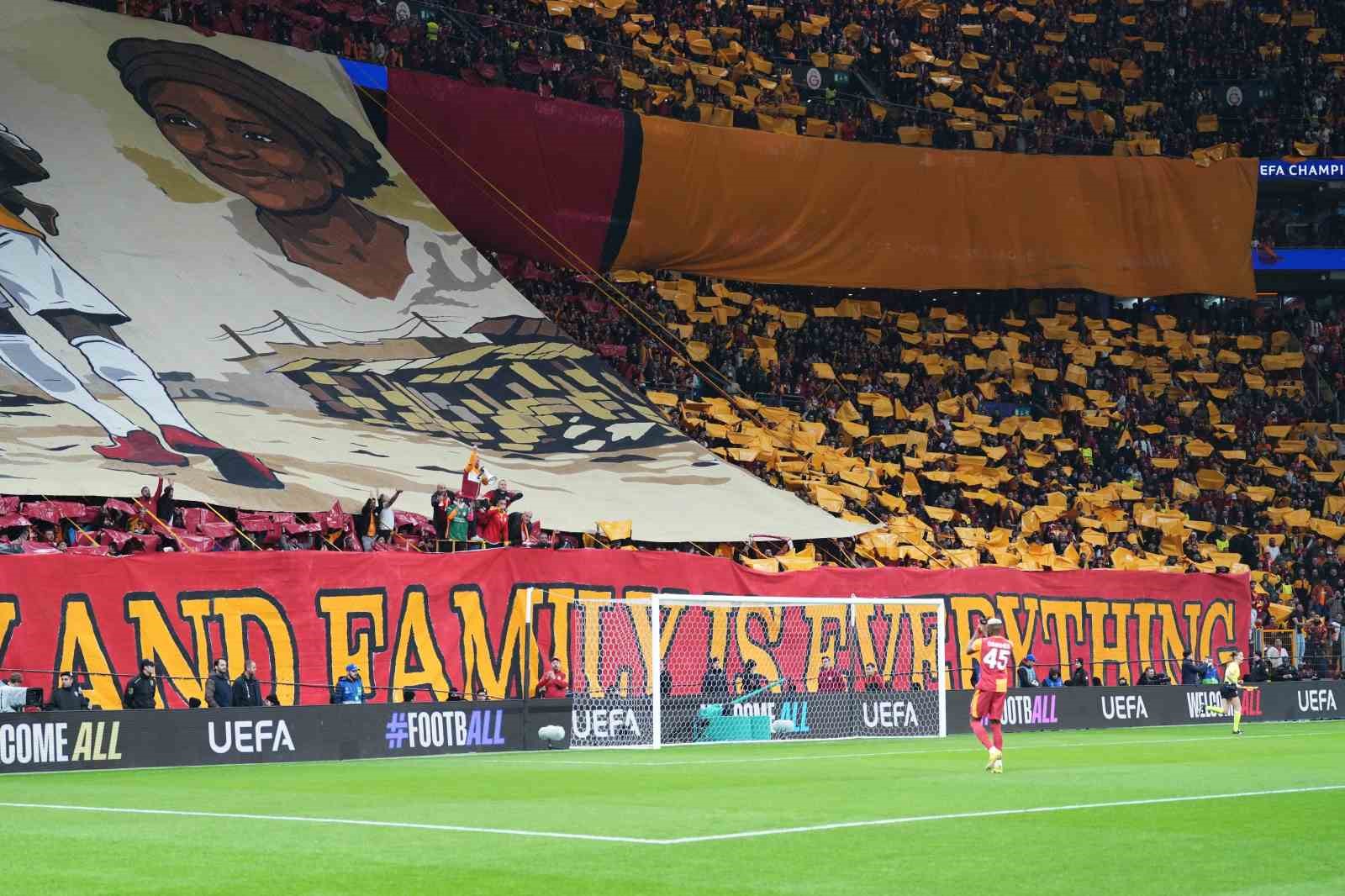 uefa sampiyonlar ligi galatasaray 1 liverpool 0 mac devam ediyor 26 cKlEb3E2