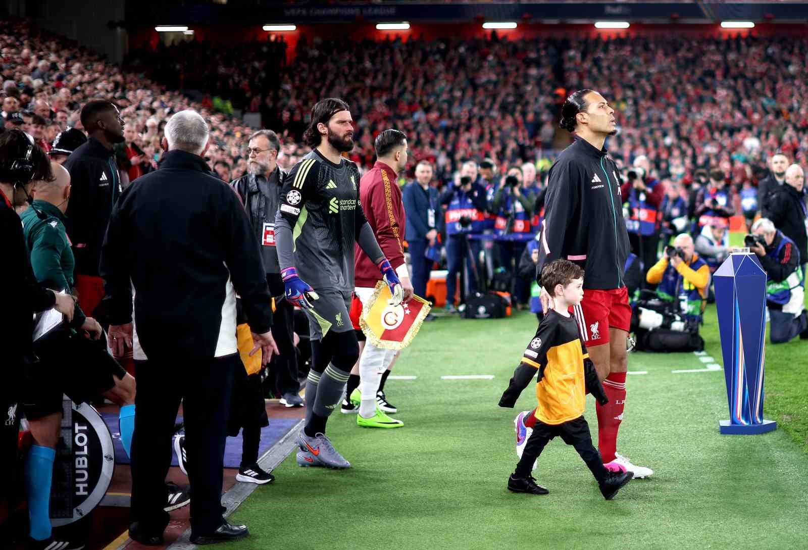 uefa sampiyonlar ligi liverpool 1 galatasaray 0 ilk yari 0 BcSLHBSY