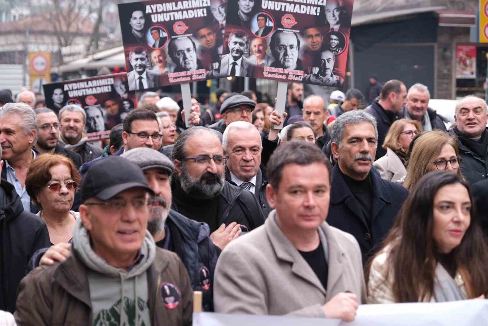ugur mumcu icin bursada sevgi yuruyusu 1 XItYiW4Z