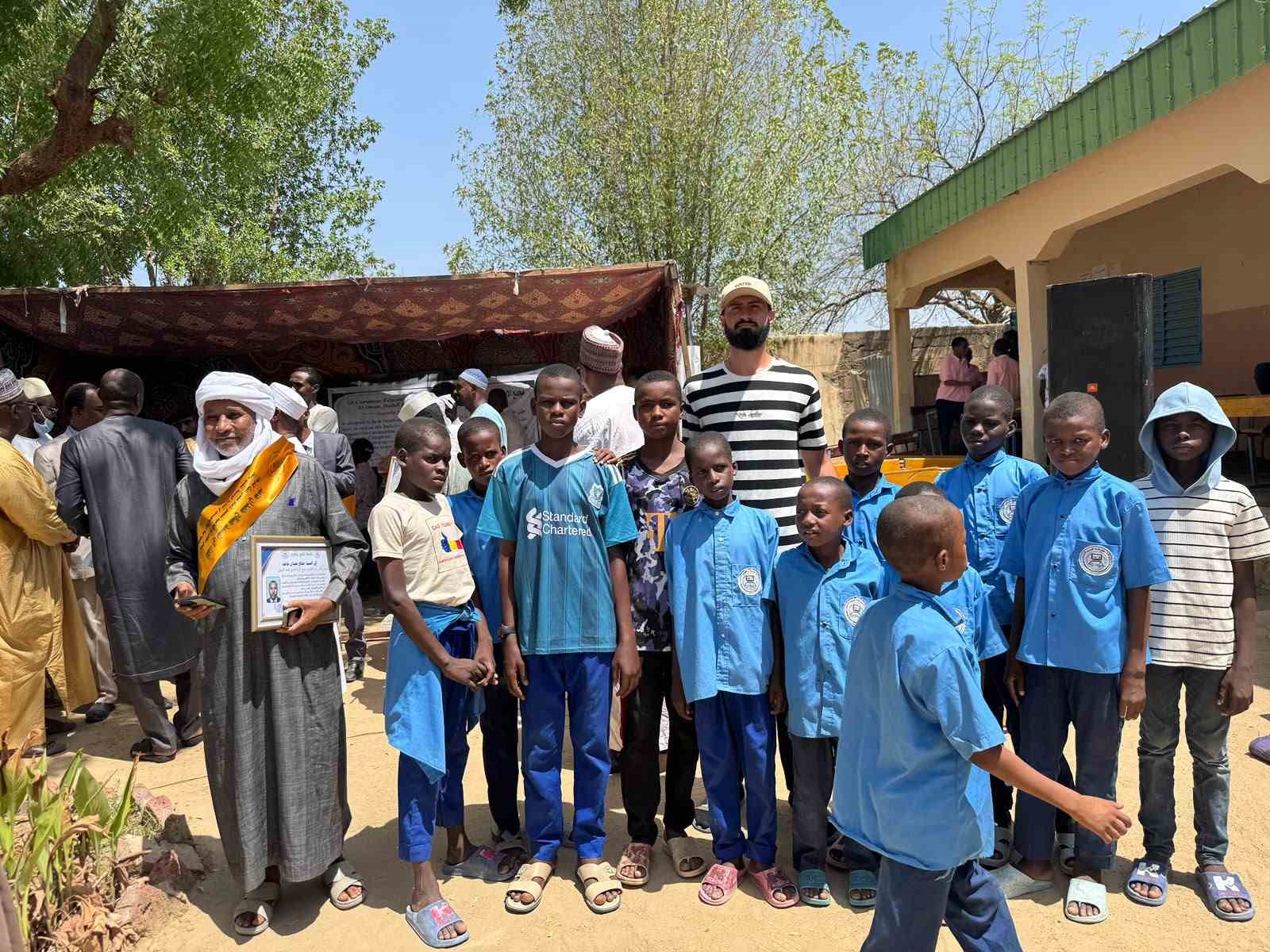 UKABDER gönüllüsü Afrika’da yetimlere abi oldu 4 ukabder gonullusu afrikada yetimlere abi oldu 0 vRgeRtdJ