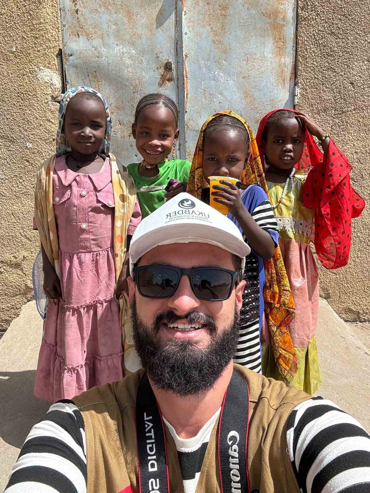 UKABDER gönüllüsü Afrika’da yetimlere abi oldu 5 ukabder gonullusu afrikada yetimlere abi oldu 1 NcAAnh4s