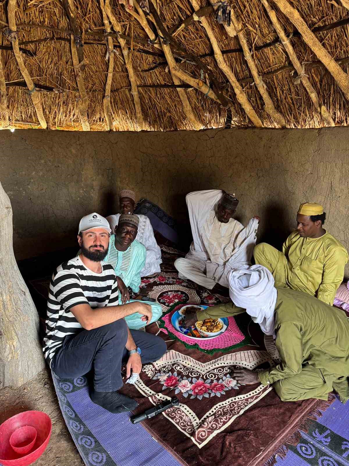 UKABDER gönüllüsü Afrika’da yetimlere abi oldu 7 ukabder gonullusu afrikada yetimlere abi oldu 3 UpP4ZHwY