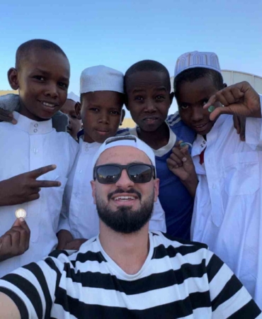 ukabder-gonullusu-afrikada-yetimlere-abi-oldu-vyFWjpBR.jpg