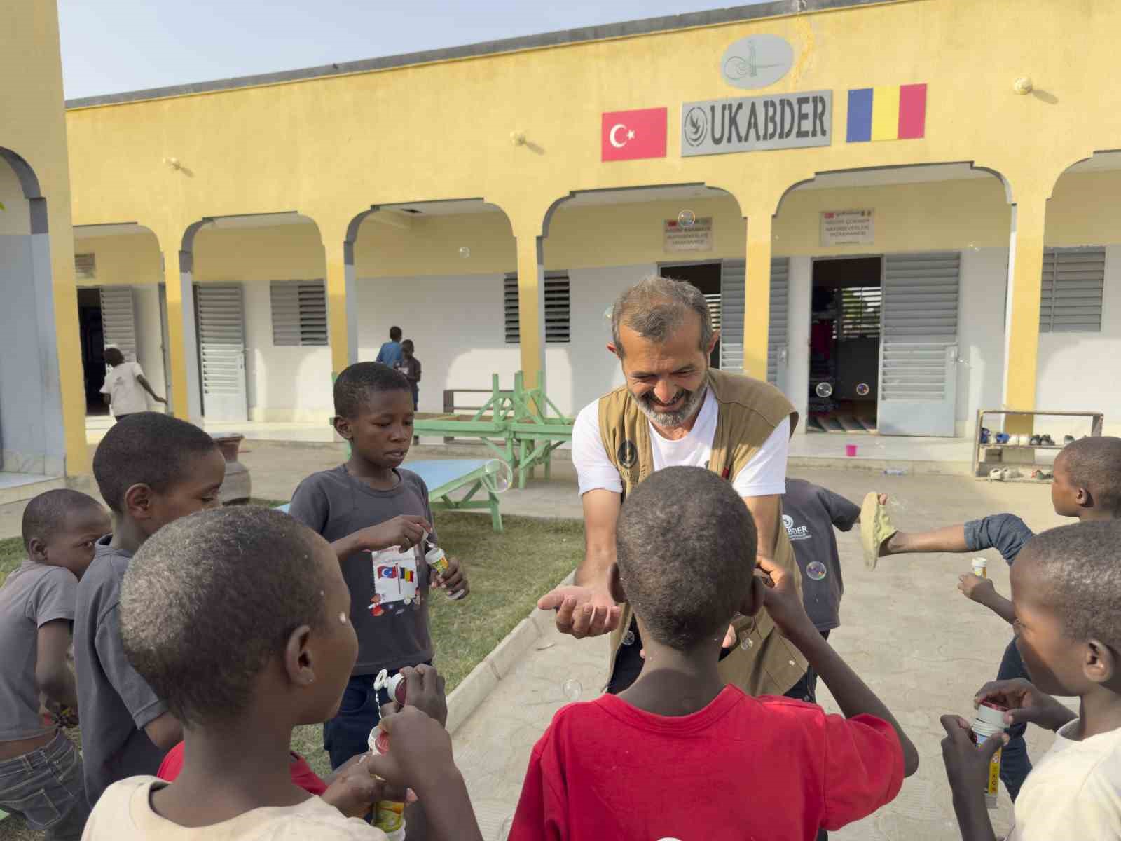 UKABDER’den Afrika Çad’da iyilik seferberliği: Binlerce paket erzak, on binlerce ekmek ihtiyaç sahiplerine ulaştı 6 ukabderden afrika cadda iyilik seferberligi binlerce paket erzak on binlerce ekmek ihtiyac sahiplerine ulasti 8U8tSf2m