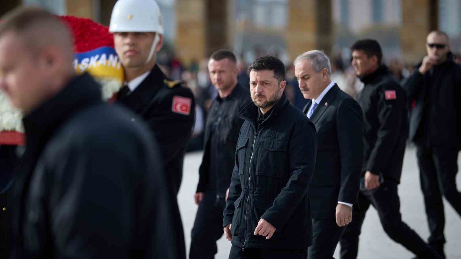 ukrayna devlet baskani zelenskiy anitkabirde 2 vZfGXQqd