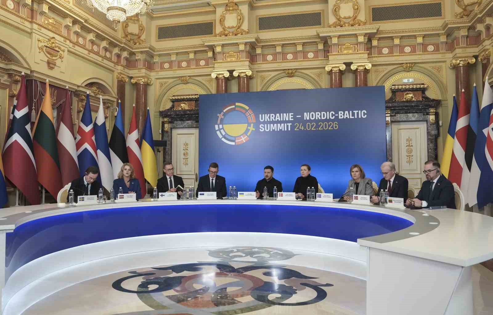 ukrayna devlet baskani zelenskiy rusya ile muzakereler sadece bir baslikta ilerleme saglandi ama yine ORifNhql