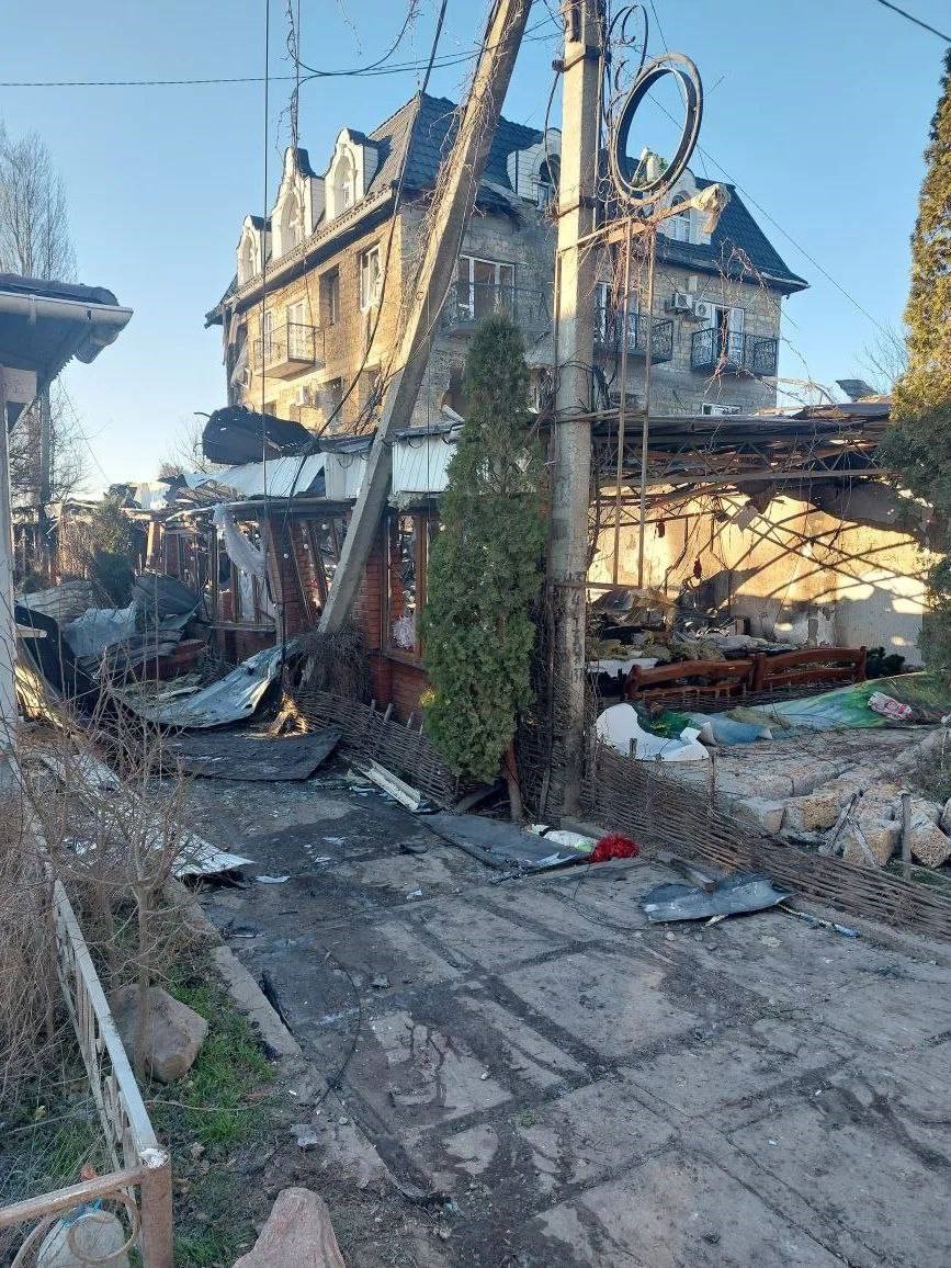ukrayna hersonda otel ve kafeye saldirdi 24 olu 50 yarali 1 pXgkAAWl