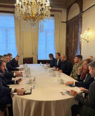 ukrayna-ve-avrupadan-ust-duzey-guvenlik-yetkilileri-baris-muzakereleri-ve-guvenlik-garantilerini-gorustu-X5QHp3au.jpg