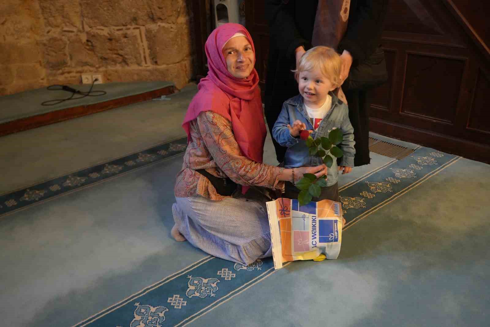 ukraynali yoga egitmeni lena musluman olup meryem ismini aldi 5 ZvX5q4V7
