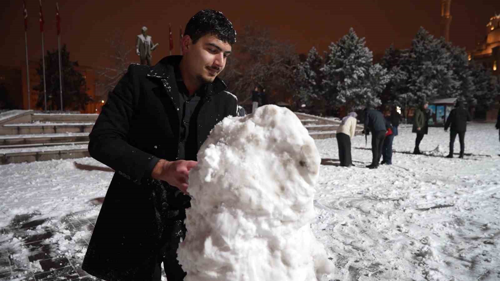 Ulaşımda 43 ilin geçiş güzergahı Kırıkkale’de kar yağışı etkili oldu 7 ulasimda 43 ilin gecis guzergahi kirikkalede kar yagisi etkili oldu 3 2OAIRZwG