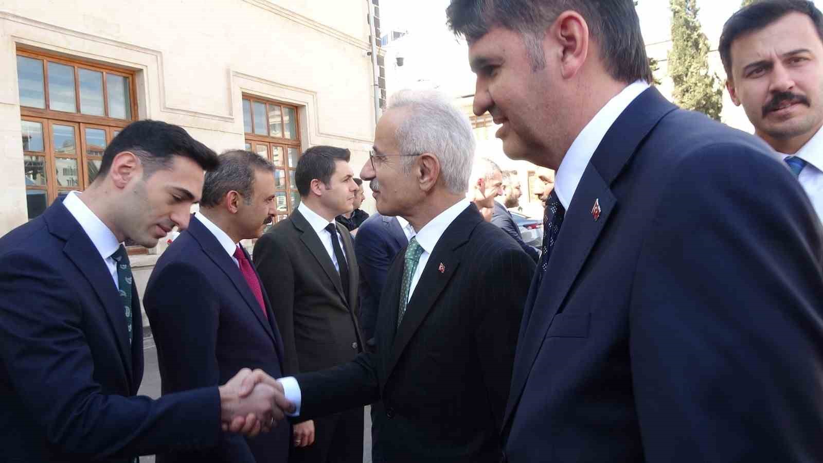 ulastirma ve altyapi bakani abdulkadir uraloglu kiliste 1 Q7OhWknm