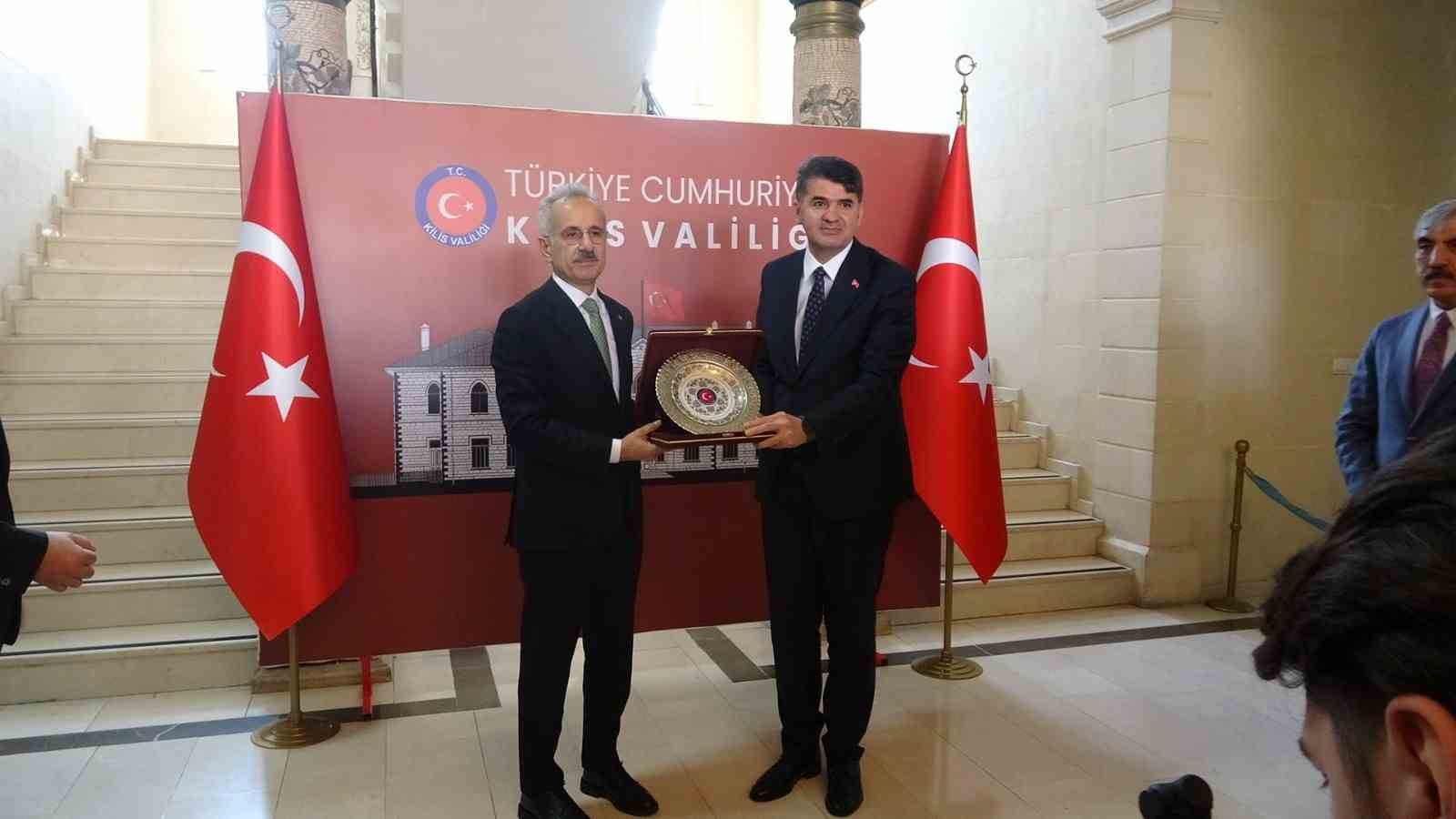 ulastirma ve altyapi bakani abdulkadir uraloglu kiliste 3 niyr8eR2