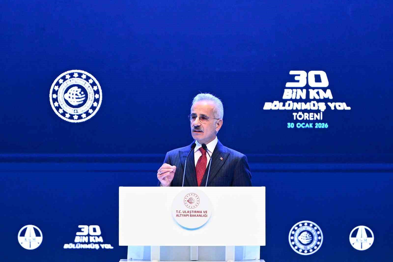 ulastirma ve altyapi bakani uraloglu 2002de 6 bin 101 kilometre olan bolunmus yol agimizi RMgbdE8l