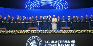 ulastirma-ve-altyapi-bakani-uraloglu-2002de-6-bin-101-kilometre-olan-bolunmus-yol-agimizi-cxkNYLeK.jpg