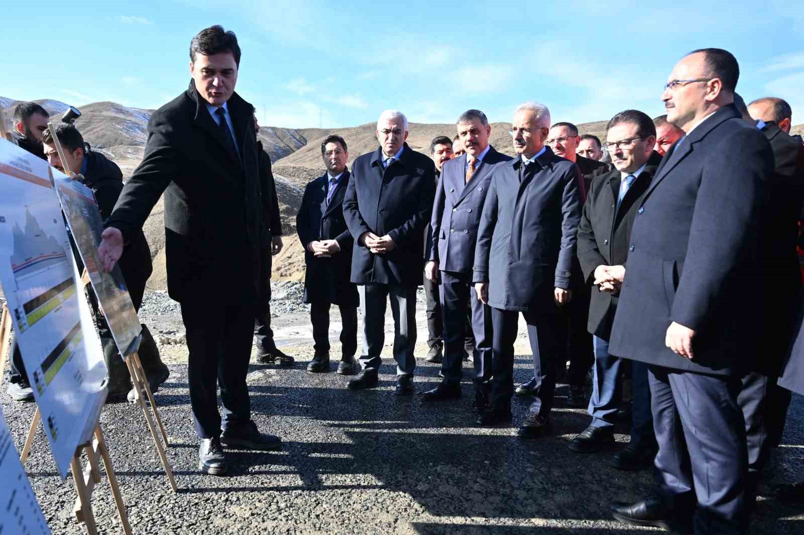 ulastirma ve altyapi bakani uraloglu 2026 yilinin ilk yarisi icerisinde tuneli hizmete acmis olacagiz KjbB681A