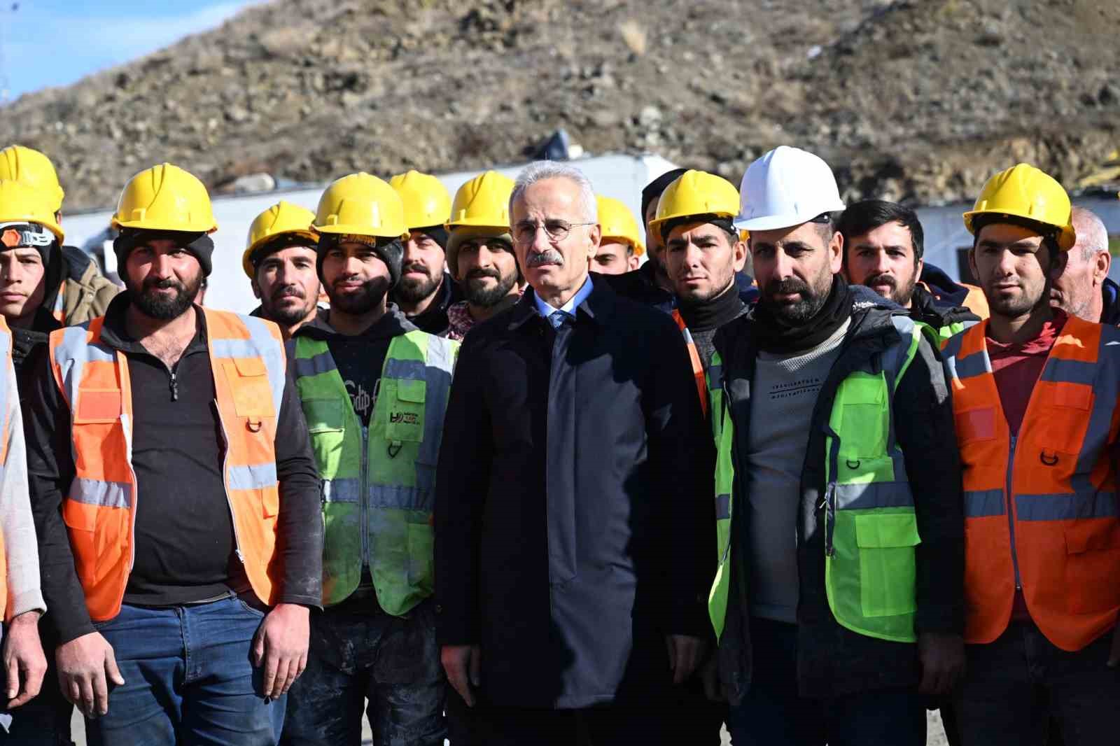 ulastirma ve altyapi bakani uraloglu 2026 yilinin ilk yarisi icerisinde tuneli hizmete acmis olacagiz a46e7BKB