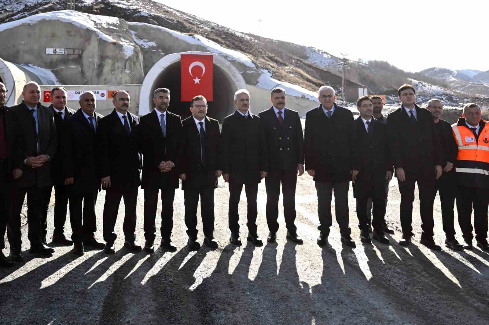 ulastirma ve altyapi bakani uraloglu 2026 yilinin ilk yarisi icerisinde tuneli hizmete acmis olacagiz mS7sK835