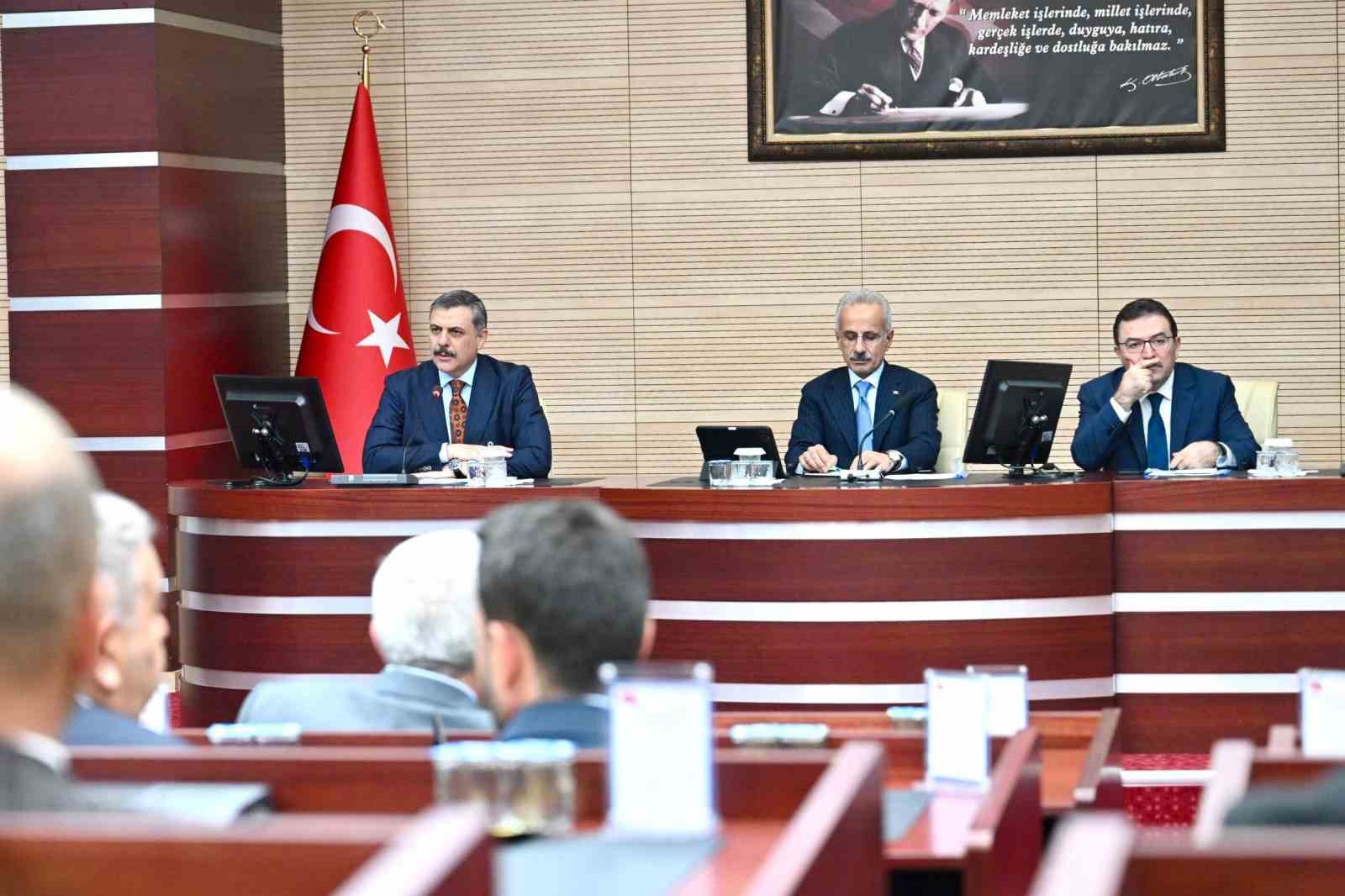 ulastirma ve altyapi bakani uraloglu erzincan erzurum kars tren hatti etut proje calismalari devam ediyor 1