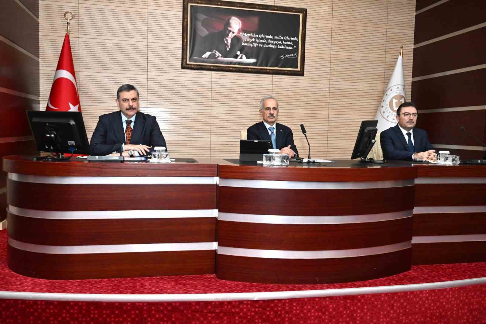 ulastirma ve altyapi bakani uraloglu erzincan erzurum kars tren hatti etut proje calismalari devam ediyor 2 S7OyUhEg