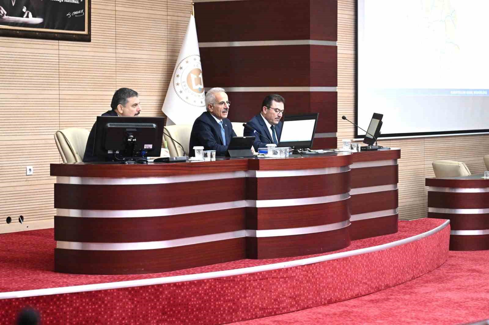 ulastirma ve altyapi bakani uraloglu erzincan erzurum kars tren hatti etut proje calismalari devam ediyor 3 V8viRN1w
