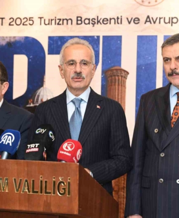 ulastirma-ve-altyapi-bakani-uraloglu-erzincan-erzurum-kars-tren-hatti-etut-proje-calismalari-devam-ediyor-41yTufIO.jpg