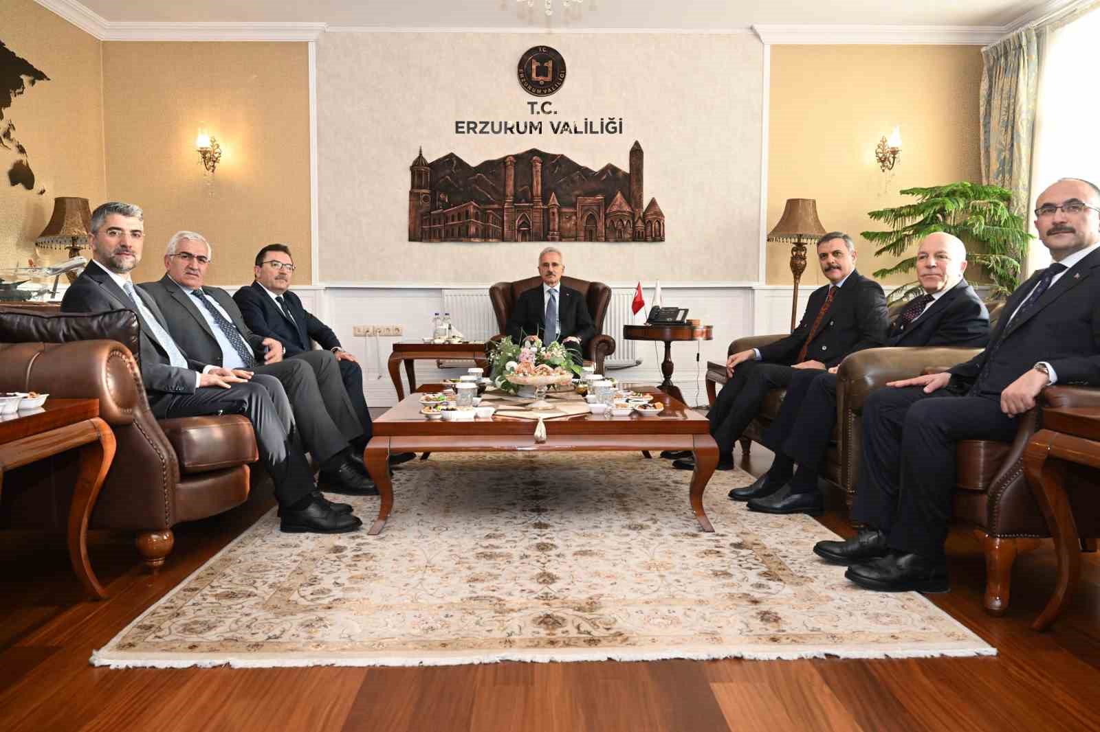ulastirma ve altyapi bakani uraloglu erzincan erzurum kars tren hatti etut proje calismalari devam ediyor 6 Megq217k