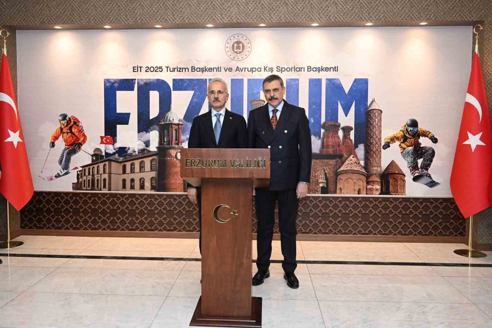 ulastirma ve altyapi bakani uraloglu erzincan erzurum kars tren hatti etut proje calismalari devam ediyor 8 fiCniMmQ