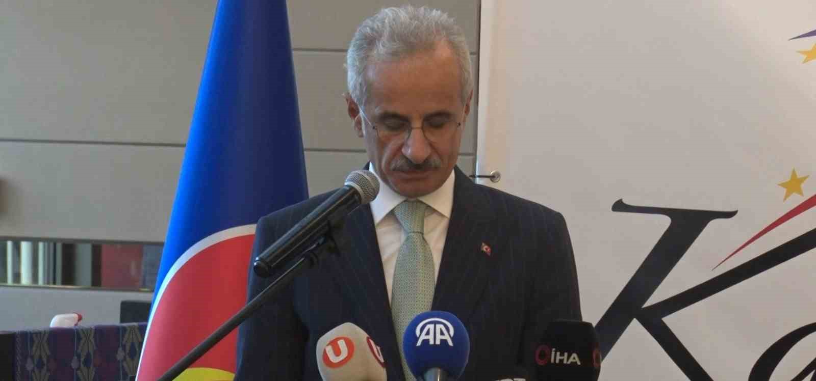 Ulaştırma ve Altyapı Bakanı Uraloğlu, Filipinler Cumhuriyeti’nin Milli Günü kutlamasına katıldı 7 ulastirma ve altyapi bakani uraloglu filipinler cumhuriyetinin milli gunu kutlamasina katildi 3 PiRa4WqZ