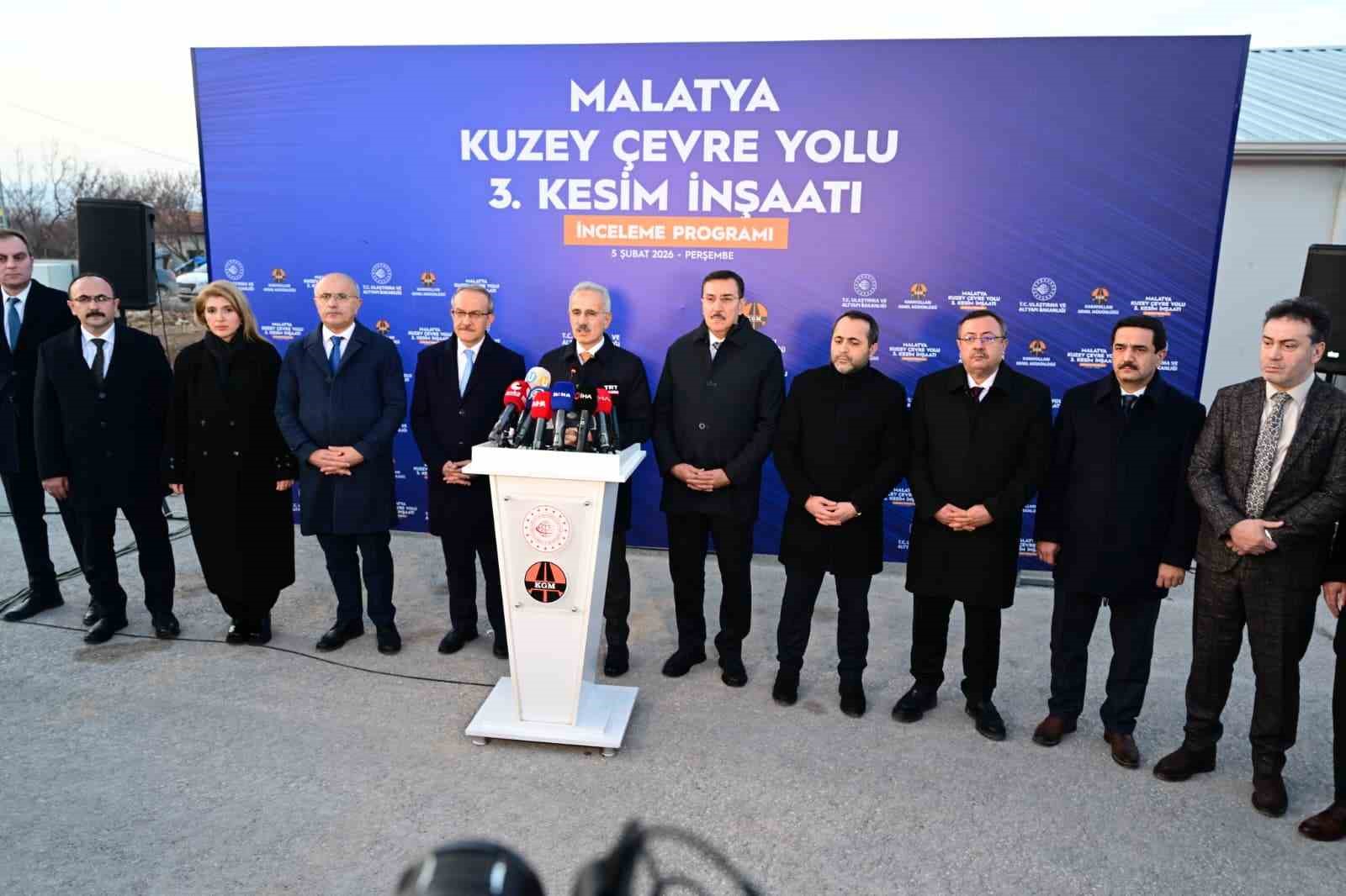ulastirma ve altyapi bakani uraloglu malatya kuzey cevre yolu santiyesinde inceleme yapti 0 rqKJjUpJ