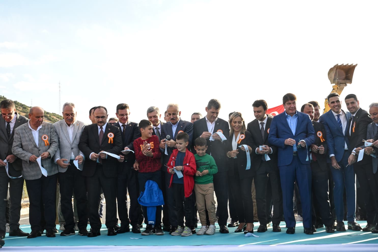 ulastirma ve altyapi bakani uraloglu tarim ticaret ve turizme can suyu olacak 1 hU55IP4A