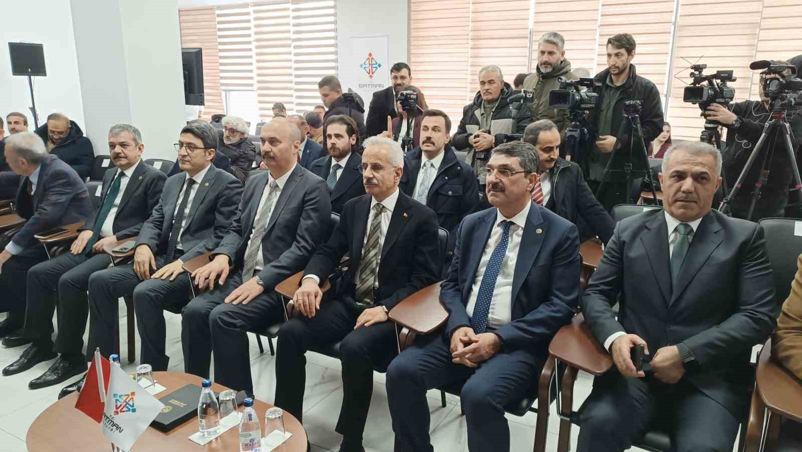 ulastirma ve altyapi bakani uraloglu teroru bitirmek uzere cok onemli bir surecin kritik bir luOH6lLz
