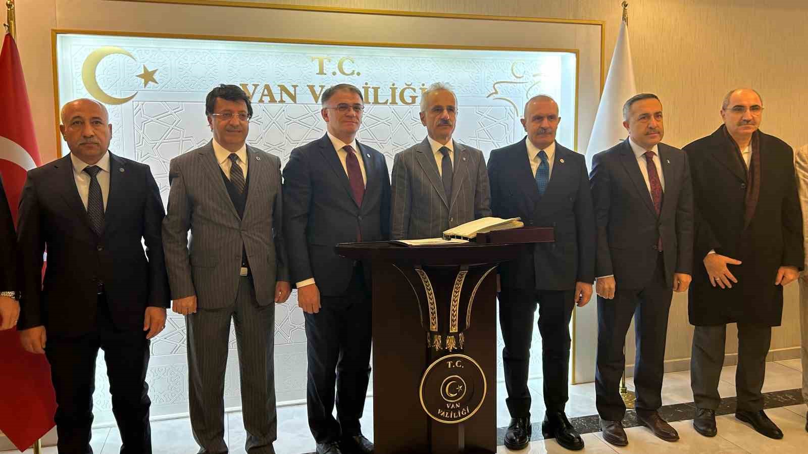 ulastirma ve altyapi bakani uraloglu vana geldi 0 mDFN9PQn